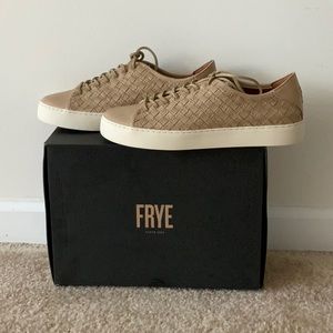 NWT Frye leather shoe